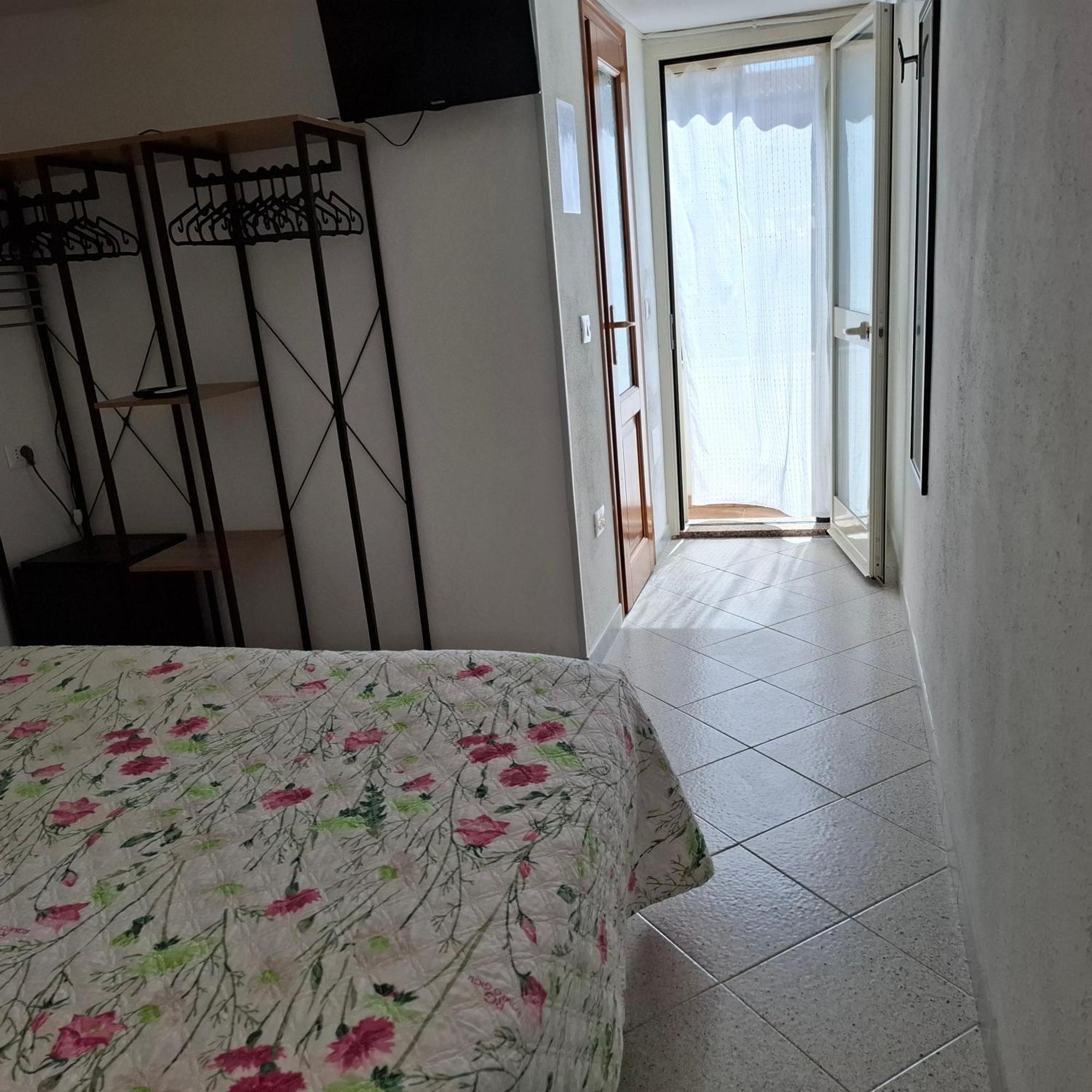 Phiniscollis B&B La Caletta Esterno foto